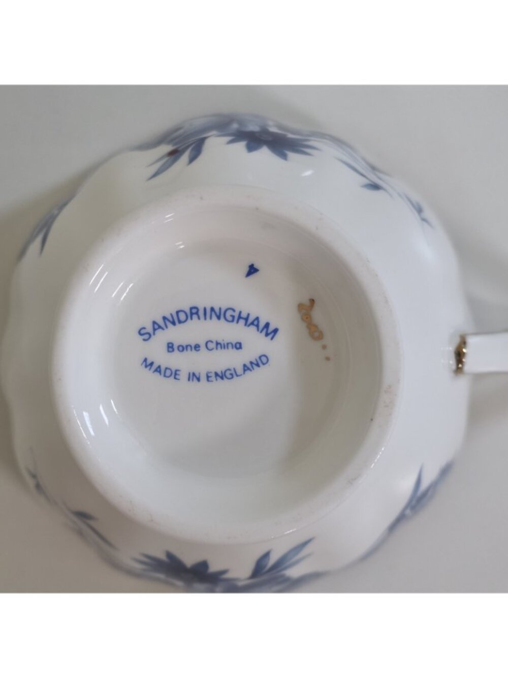 Vintage Sandringham English Bone China Teacup & Saucer Set Blue Roses Gold Trim - Picture 11 of 14